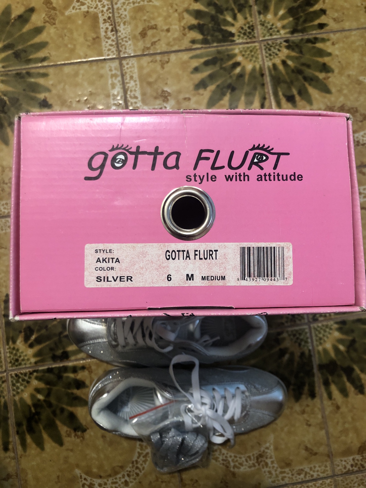 Silver sneakers (dance sneakers) image indicator(4)