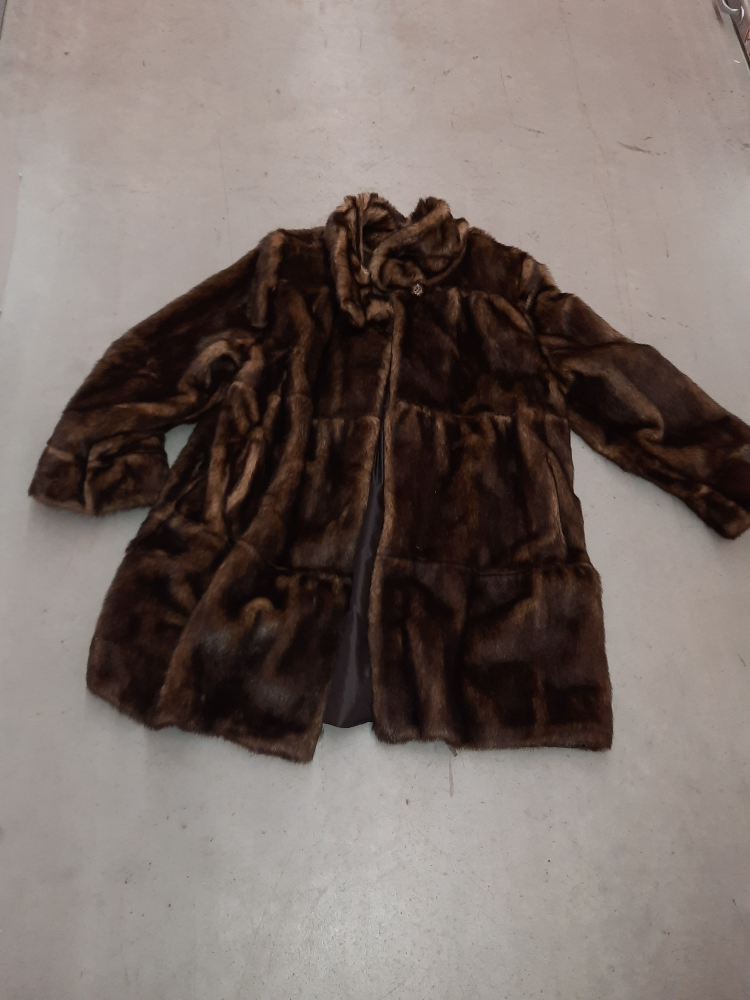 Gorgeous REGAL FAUX FUR 3/4 MINK COAT X-LARGE image indicator(2)
