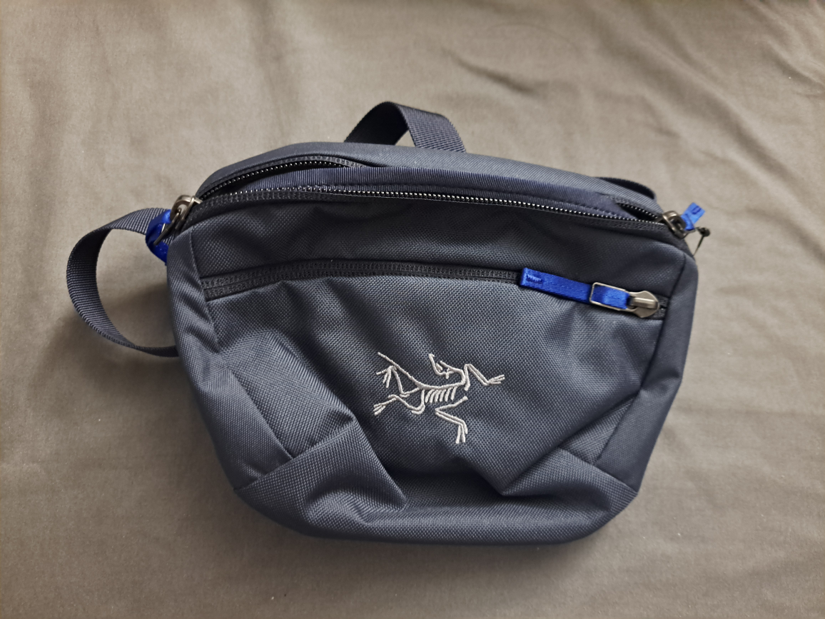 BNWT Arcteryx Mantis 1 Black Sapphire thumbnail