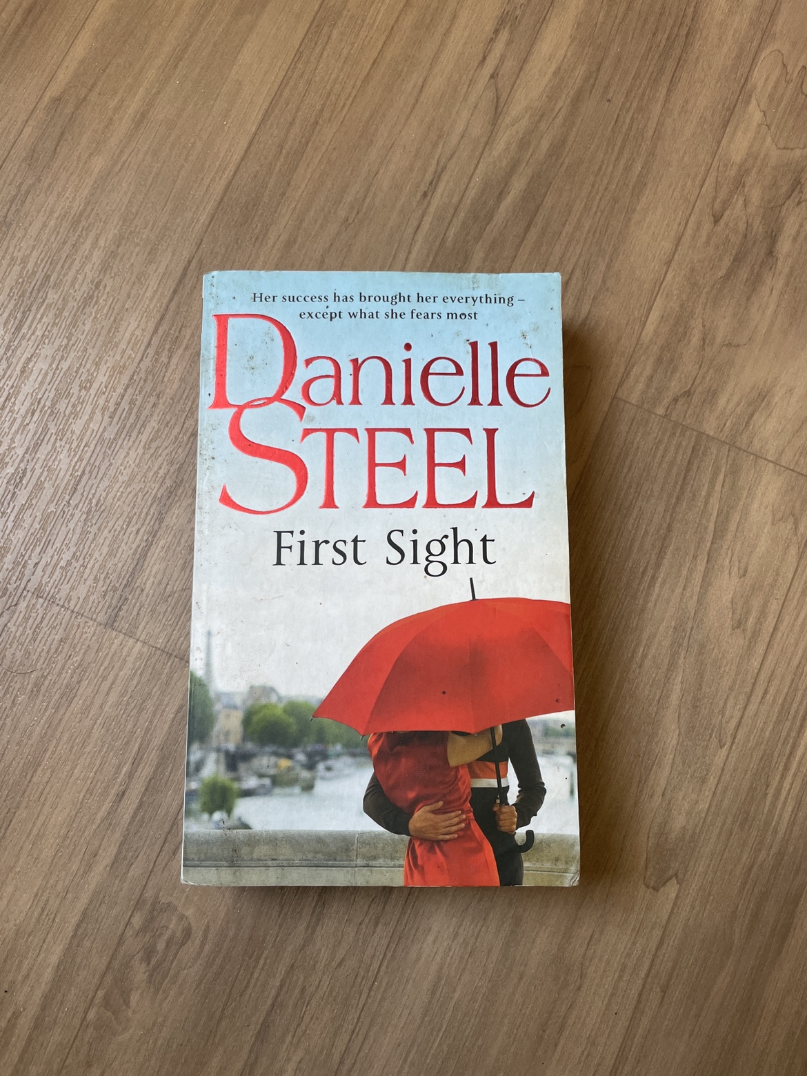 Book: First Sight - Danielle Steel thumbnail