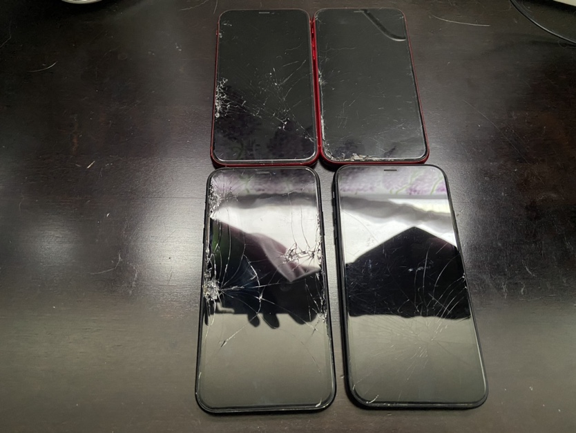 Lot Of 4 Apple iPhone XR - Red And Black  (iCloud/Cracked) - photo 4