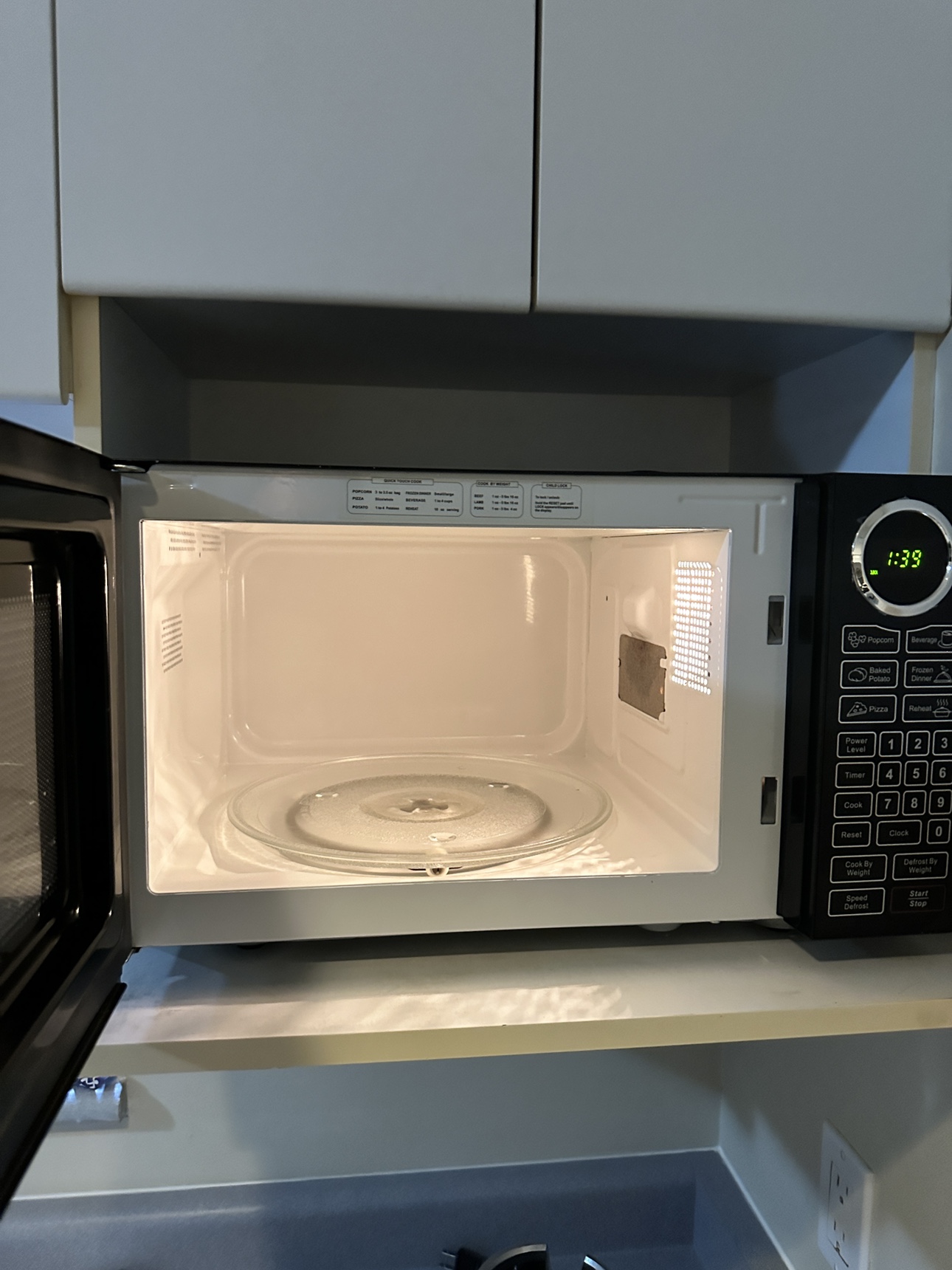 RCA microwave 0.9cu ft - like new - photo 4