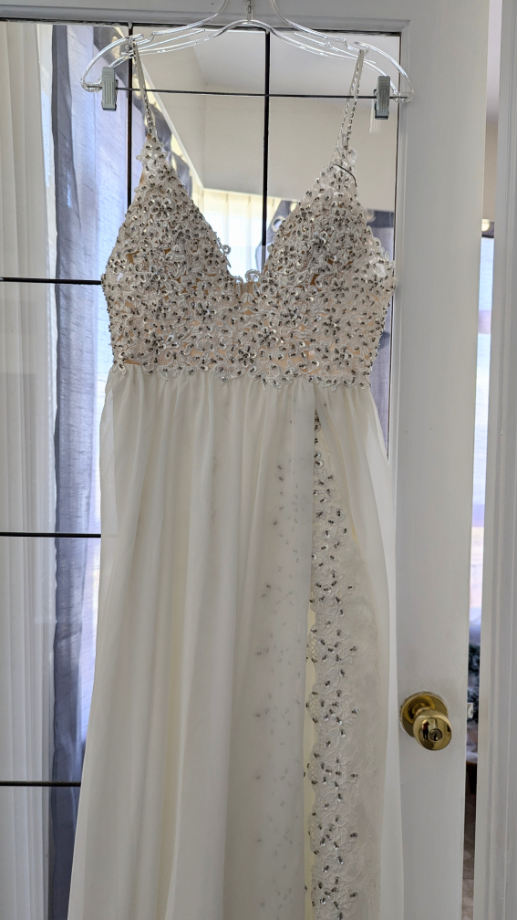 Wedding dress- Sample sale (brand new) only 1 left - photo 2