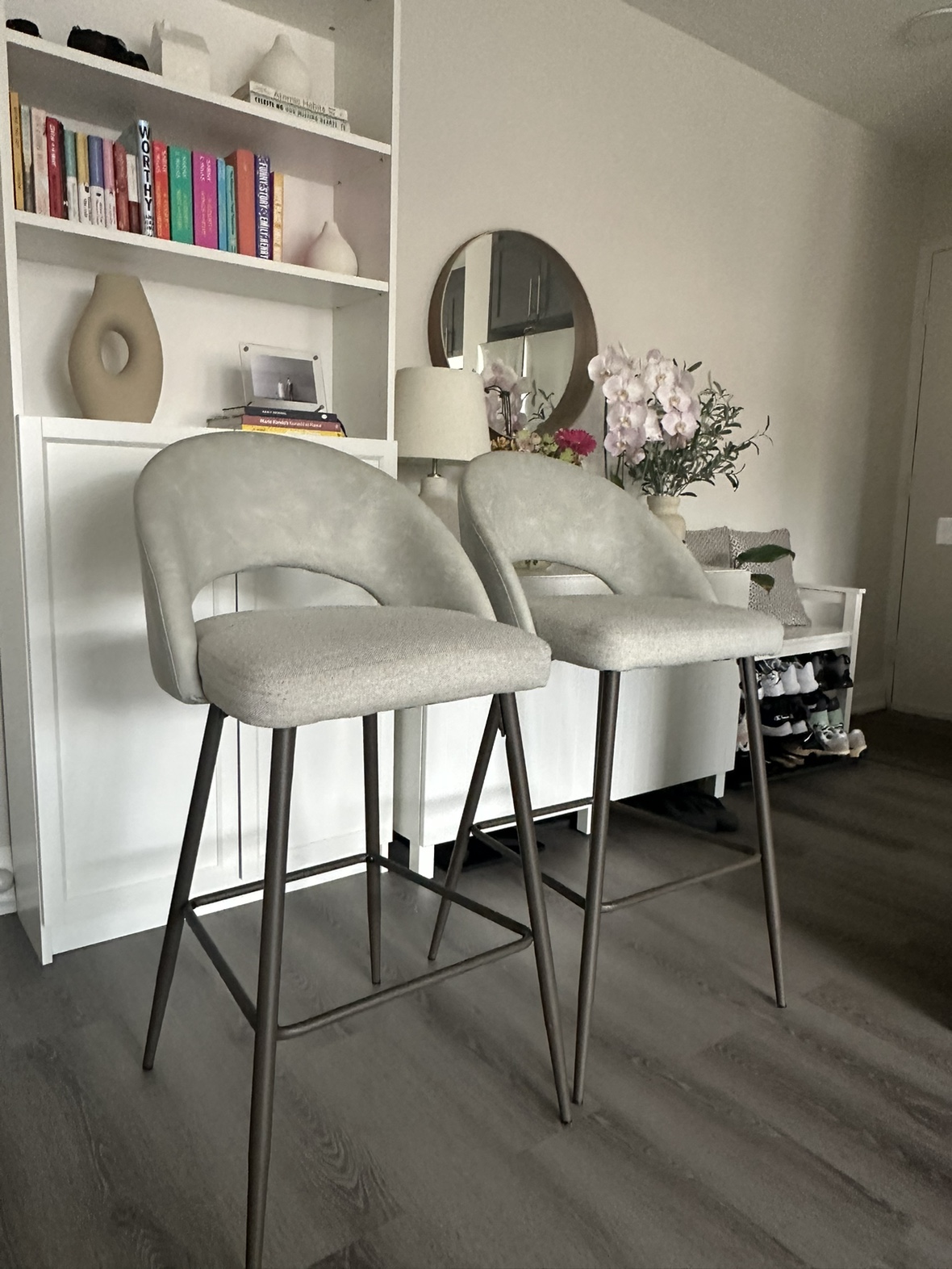 Aesthetic Bar stool