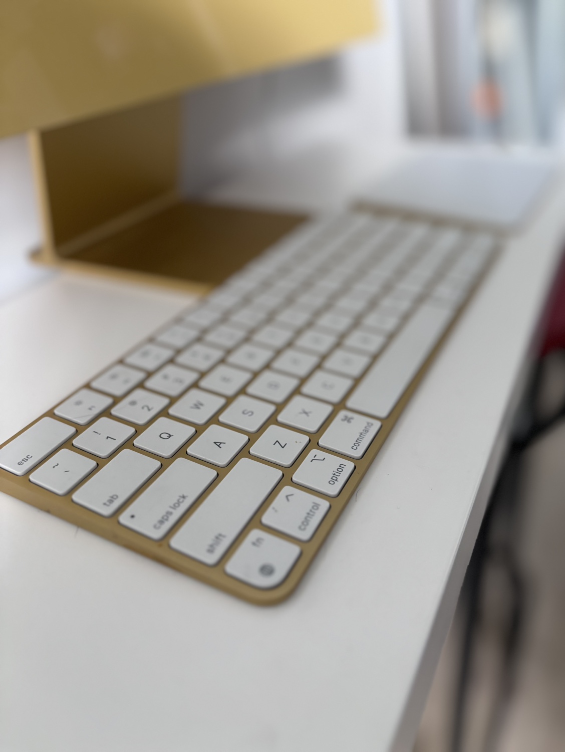 24 inch yellow iMac - photo 2