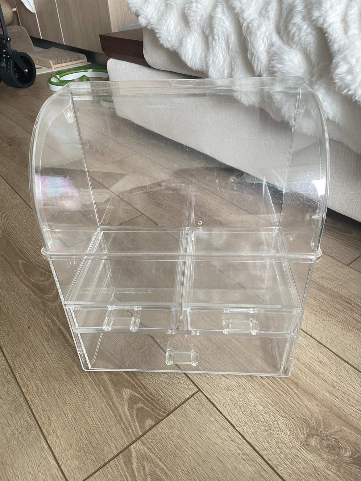 Acrylic cosmetics organizer