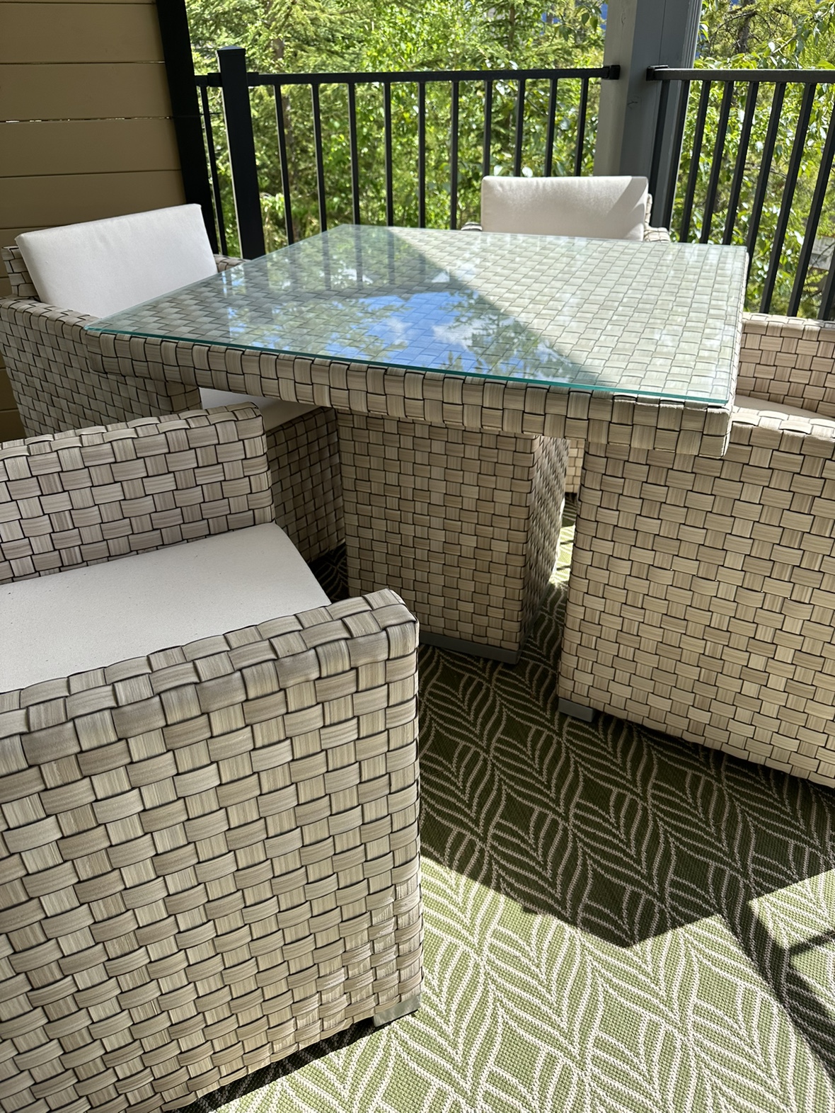 Patio table and 4 chairs - photo 2