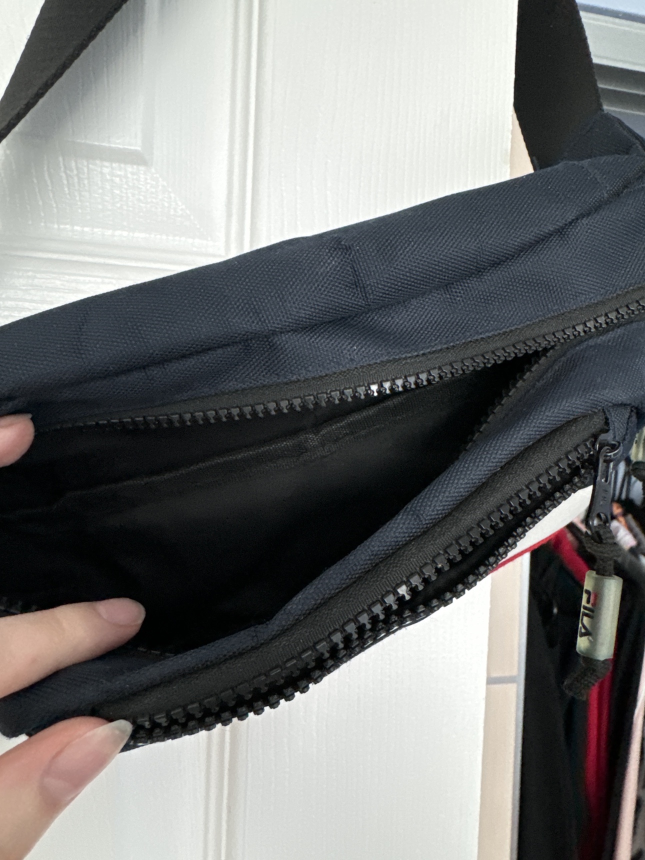 FILA Fanny pack image indicator(2)