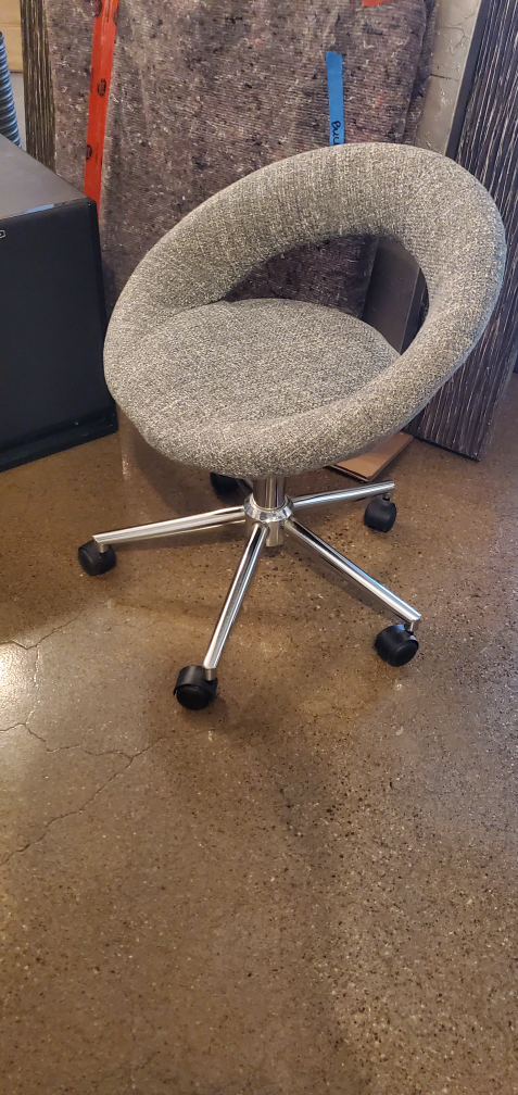 Low-Back Office Chair - Armless Design + Curved Seat - photo 2