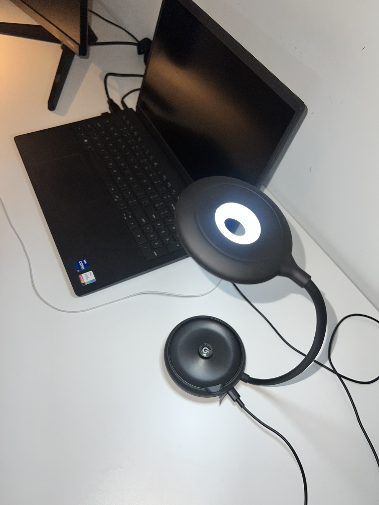 UBS LED table lamp