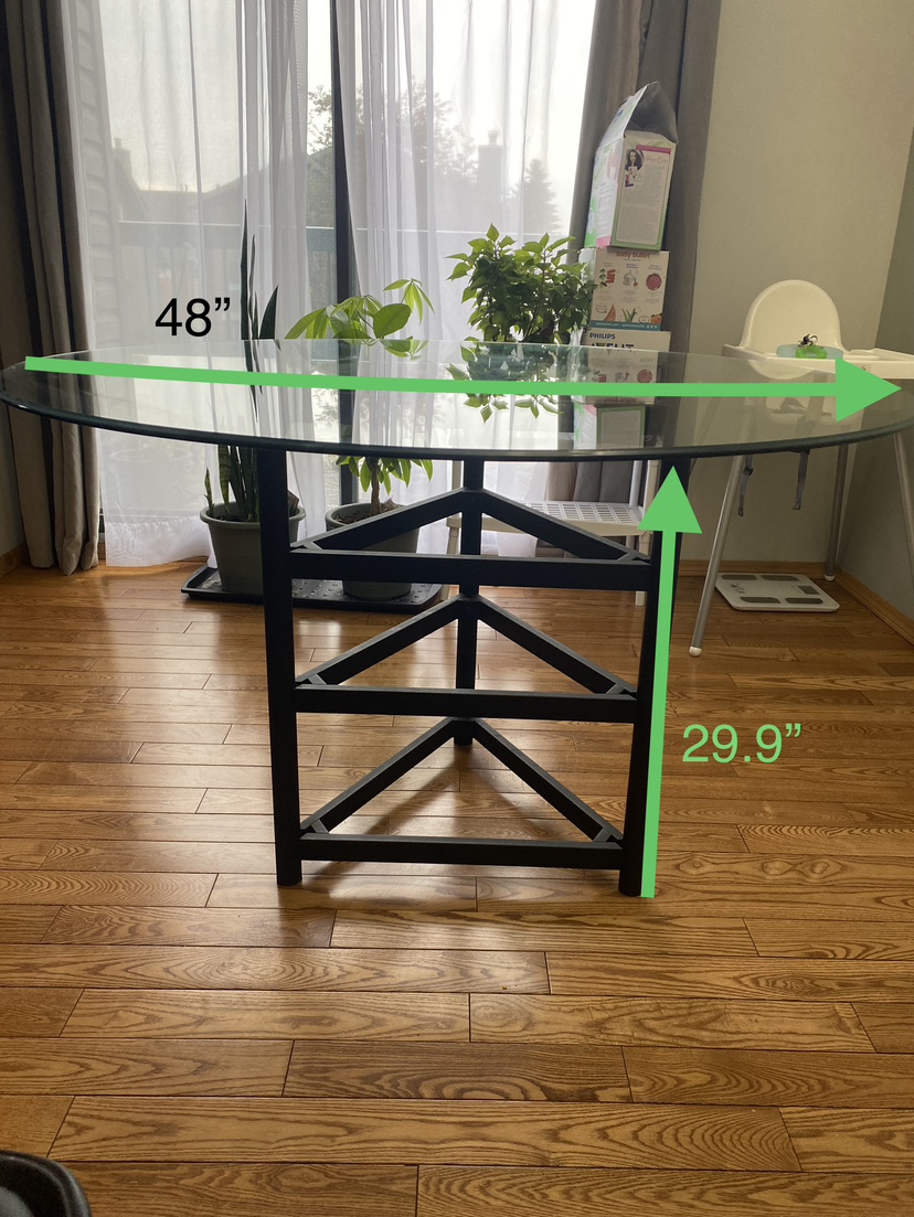 Glass dining table with free chairs