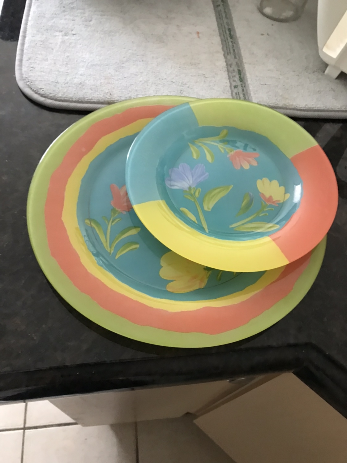 Cup 7pcs, small plate 7pcs, big plate 7pcs.