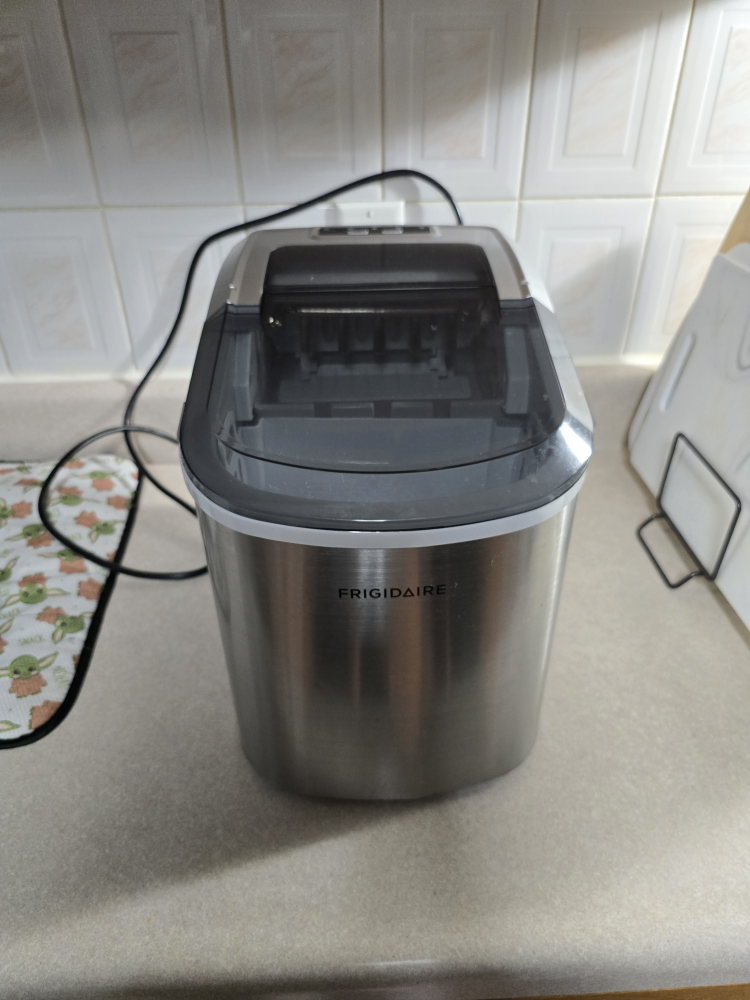 Frigidaire ice maker thumbnail