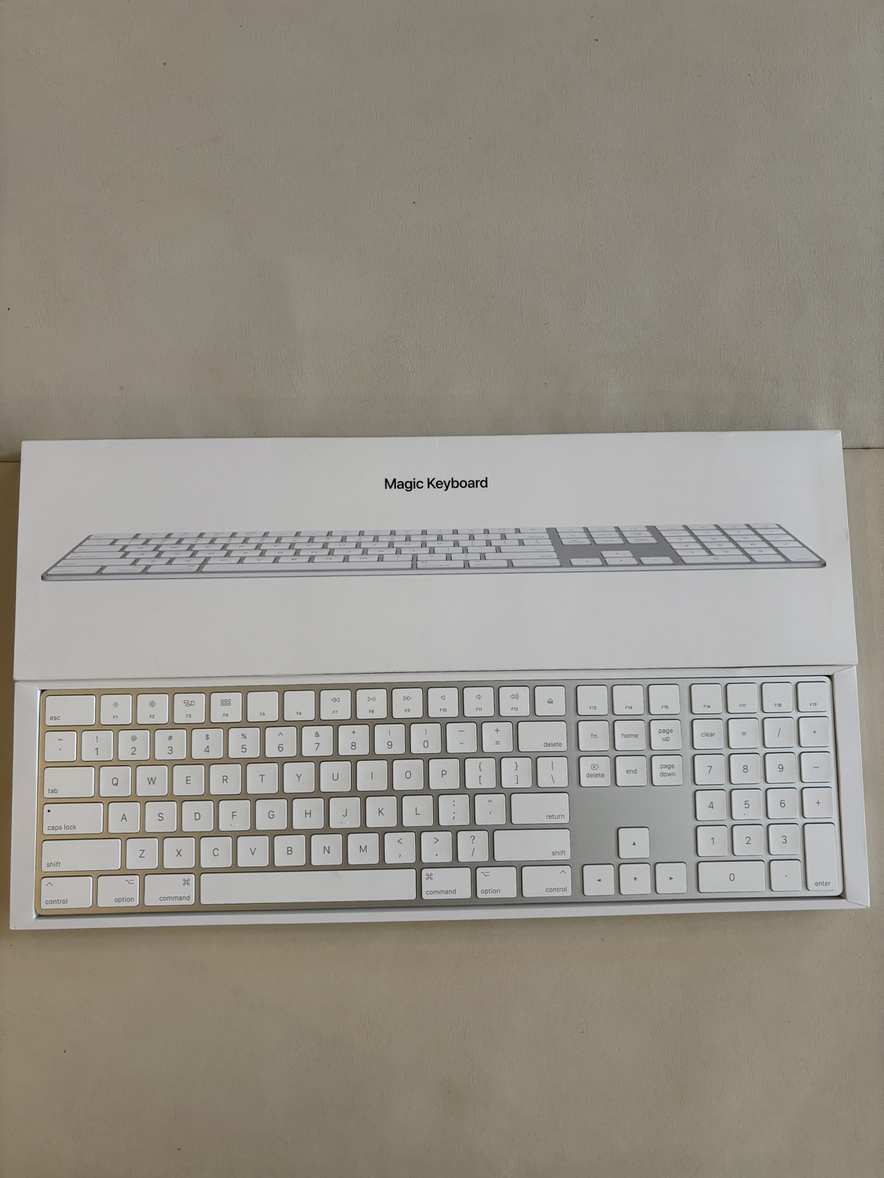 Apple Magic Keyboard with Number-pad thumbnail