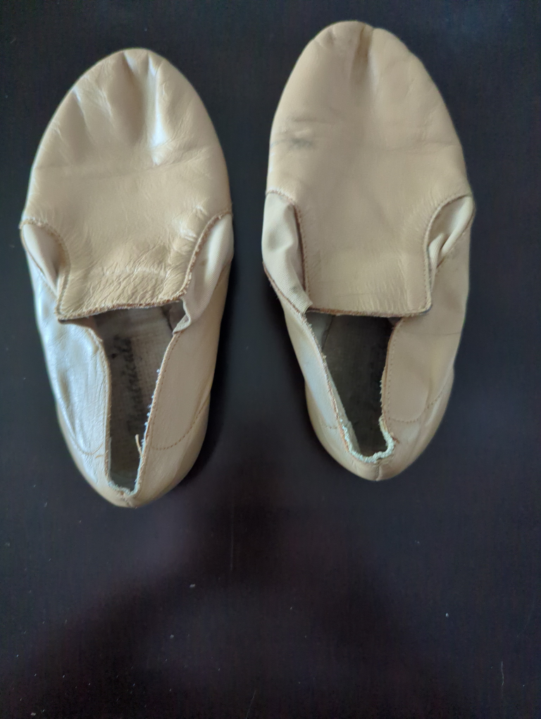 Beige leather split sole jazz shoes size 7N