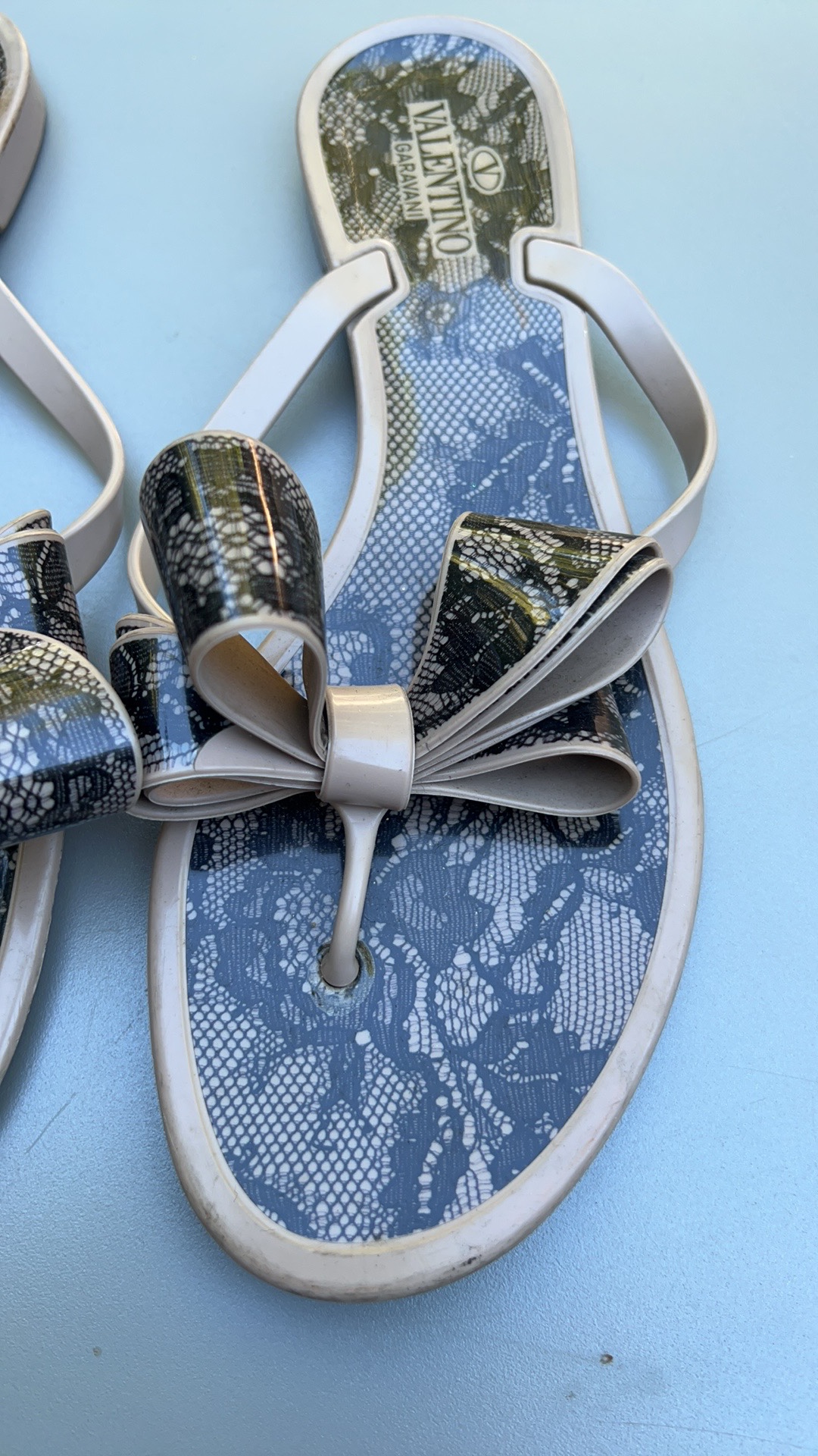 Valentino Garavani Rubber Bow Sandals - photo 5