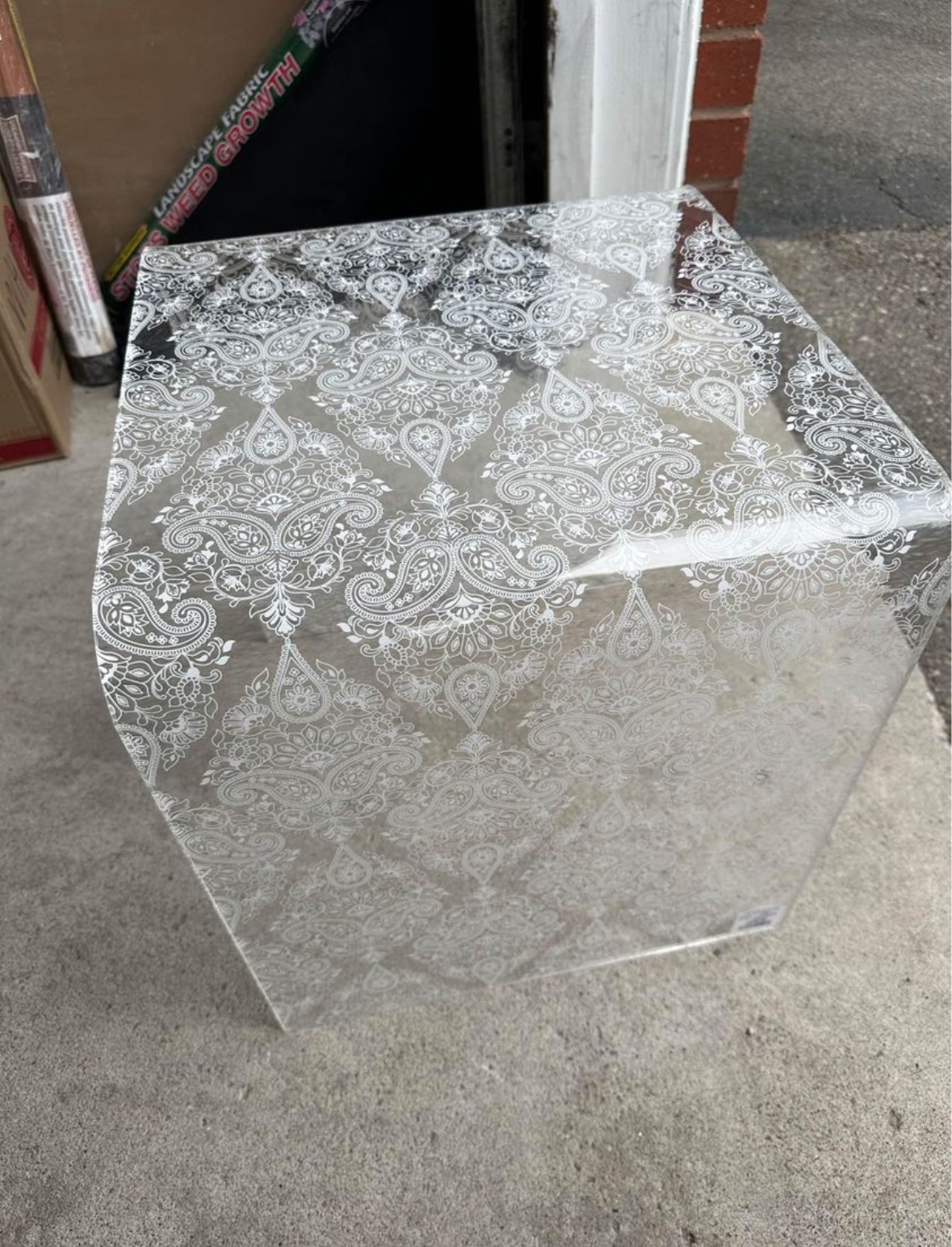 Acrylic Side Table in paisley print - photo 3