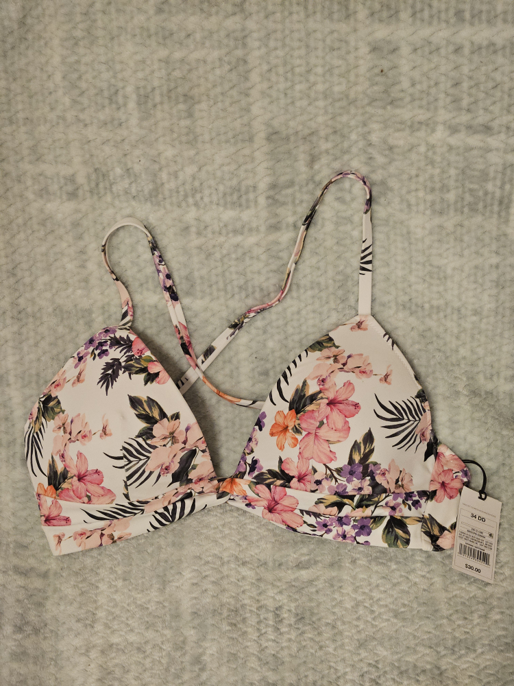 BNWT: 34DD BathingSuit Bikini Top Pretty Floral pattern