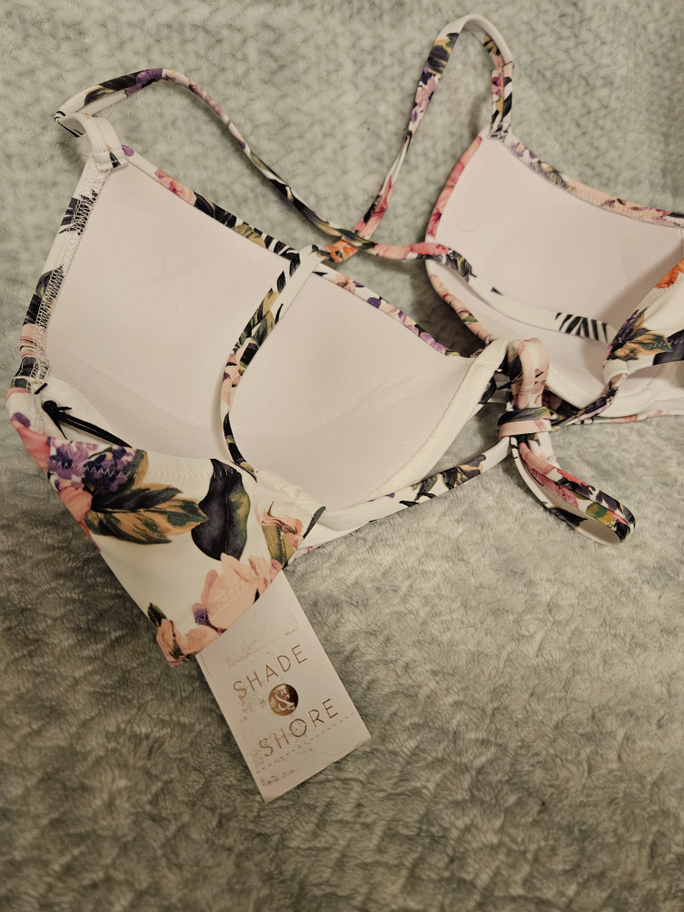 BNWT: 34DD BathingSuit Bikini Top Pretty Floral pattern - photo 4