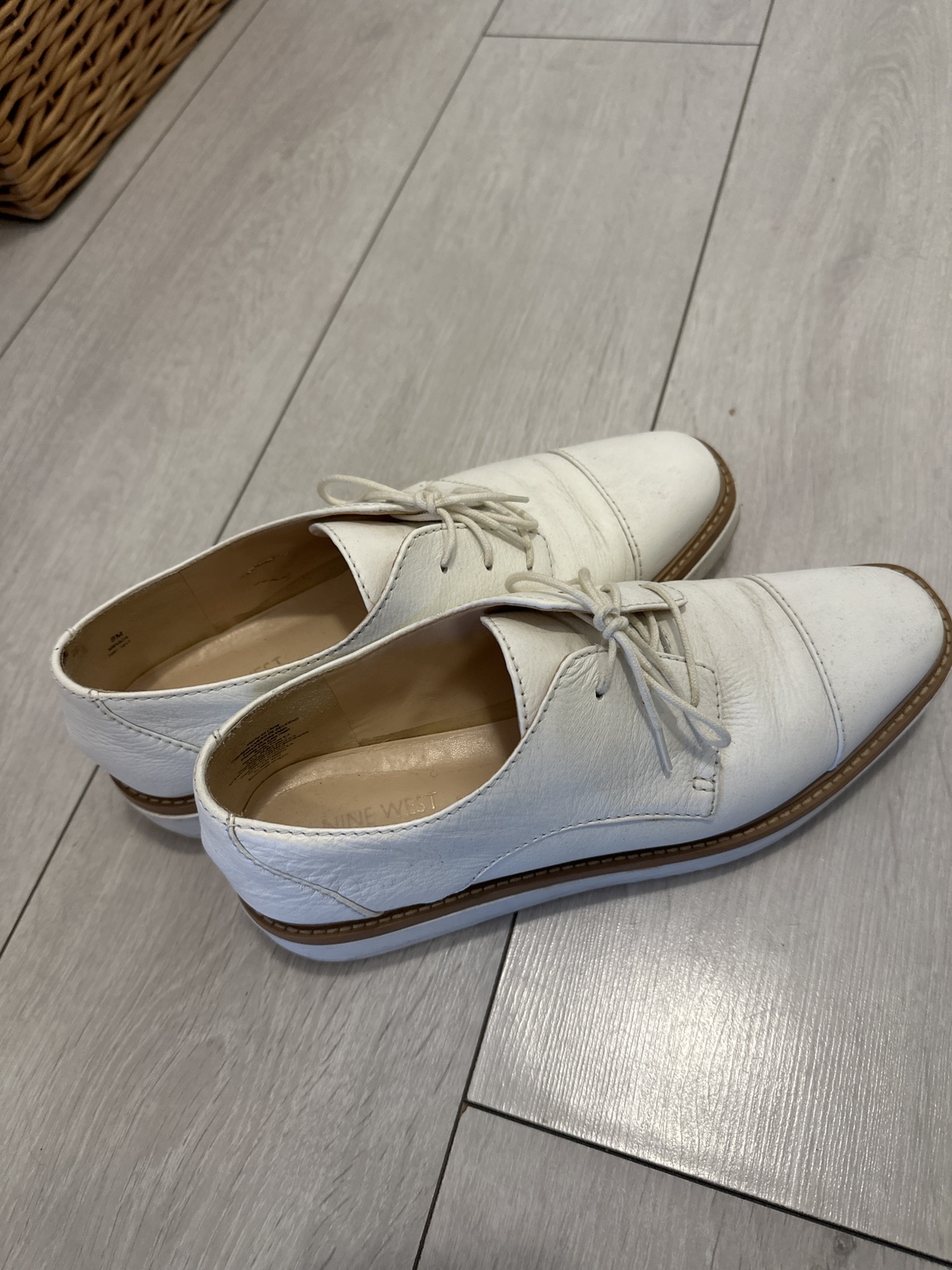 Nine West white leather shoes size 8