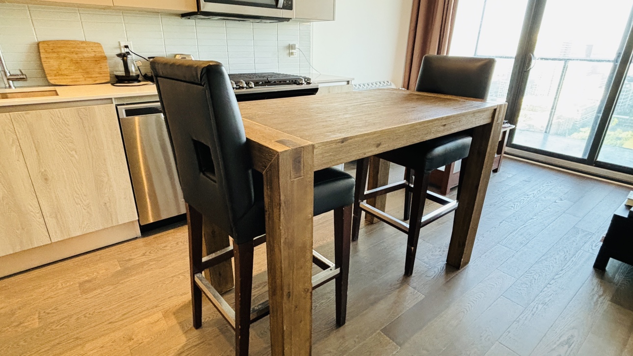 Structube Kitchen Island/ Dining Table with Chairs