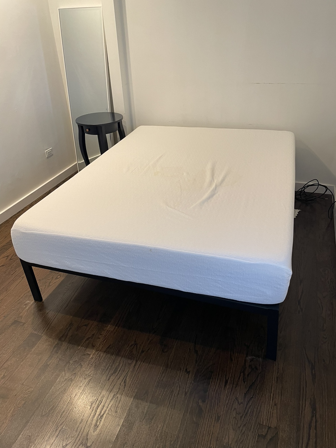 Queen memory foam mattress #freecycle - photo 3
