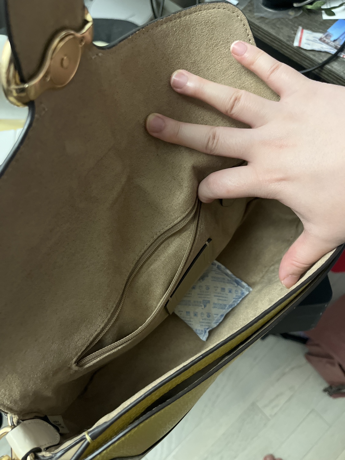 Coach shoulder bag image indicator(3)