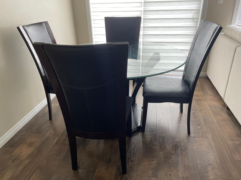 60 inch Dining Table and chairs - photo 3