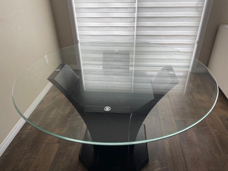 60 inch Dining Table and chairs - photo 5