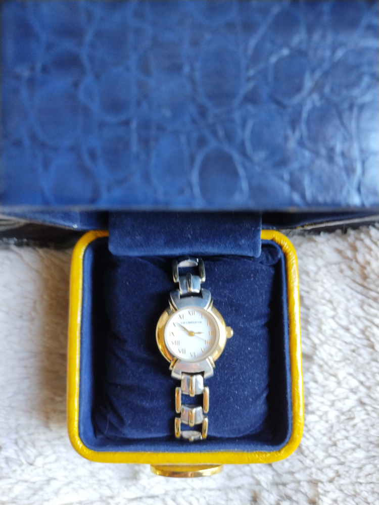 Liz Claiborne watch image indicator(3)