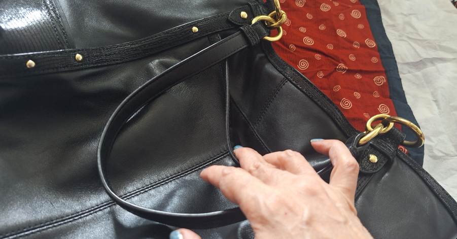 Coach purse - black image indicator(8)