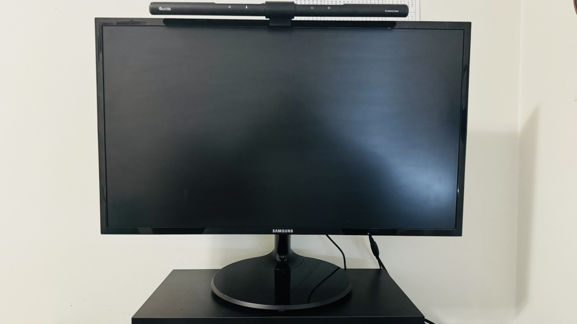 27’’ HD Monitor in Mint condition - photo 2