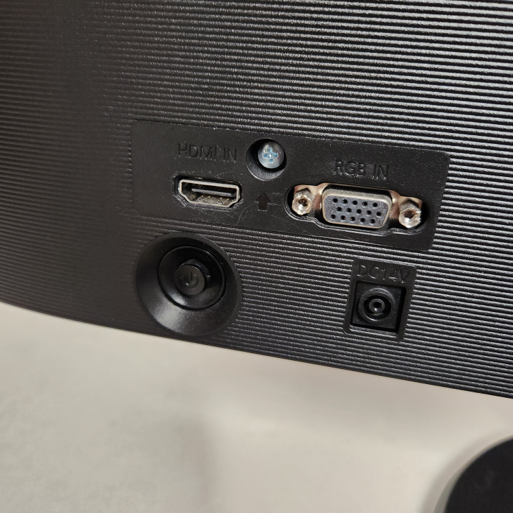 Moving sale!! 27-inch LED Monitor - photo 3