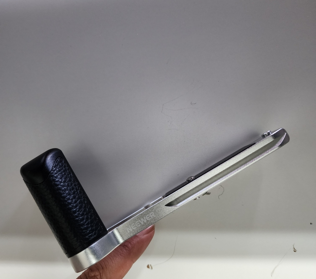 Camera Grip for Nikon Z fc, Aluminum Alloy L Shape thumbnail
