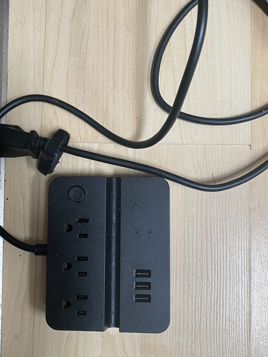 3-Outlet, 3 USB Power Strip (Moving SALE!) 🧡