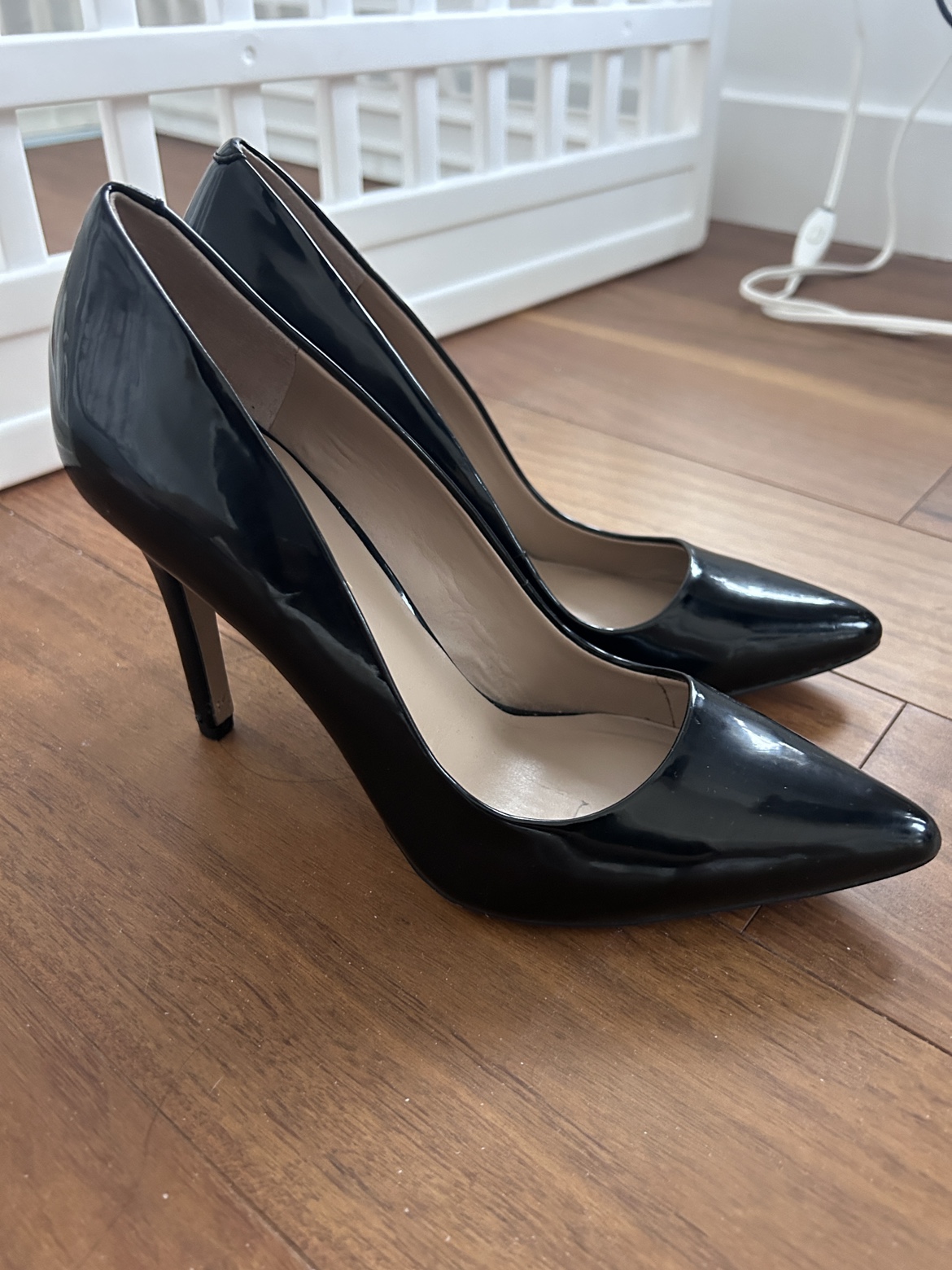 Saks Fifth Avenue black heels size 7.5