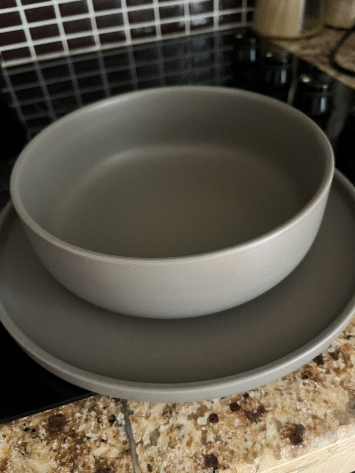 OUI dinnerware