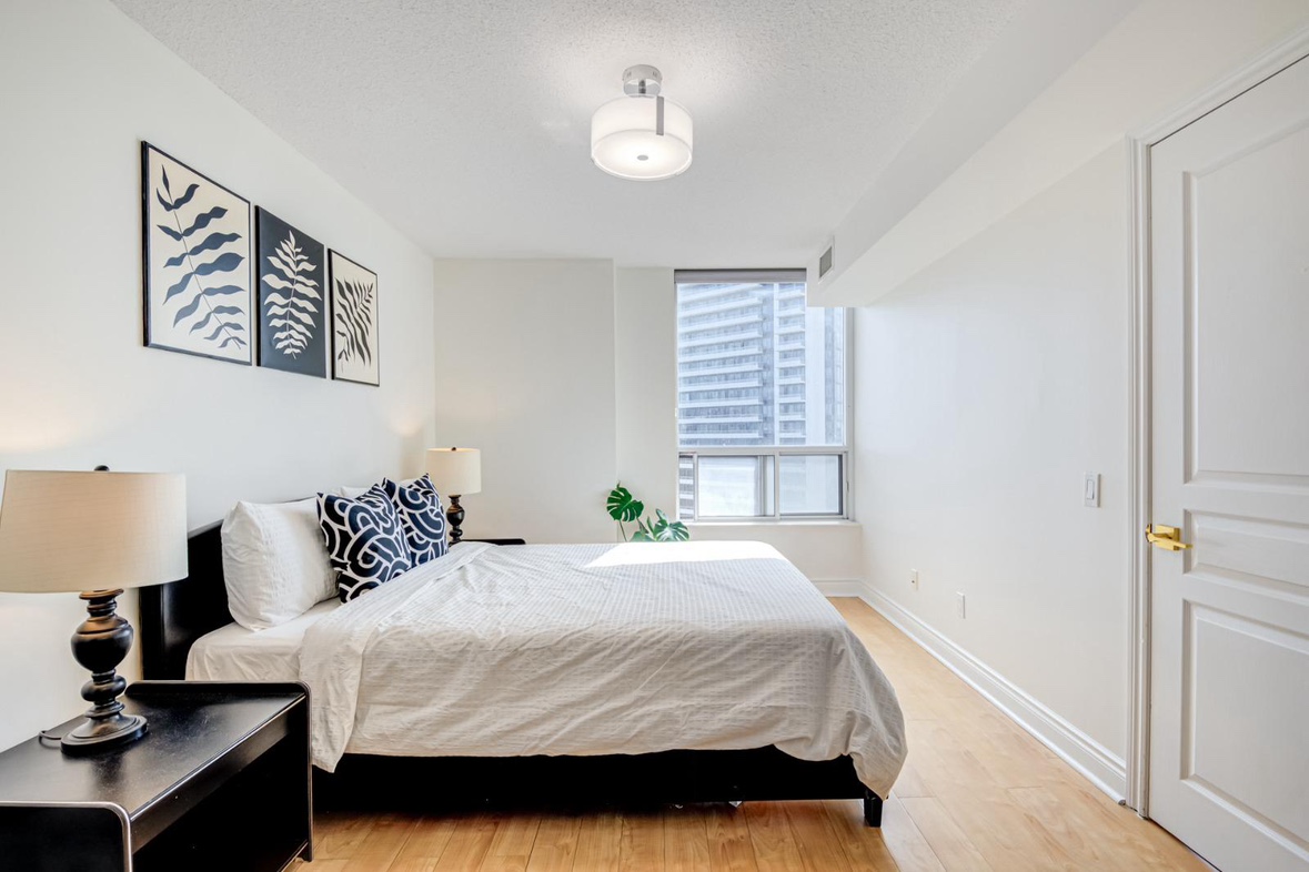 Queen Size Bed with 18 inch mattress