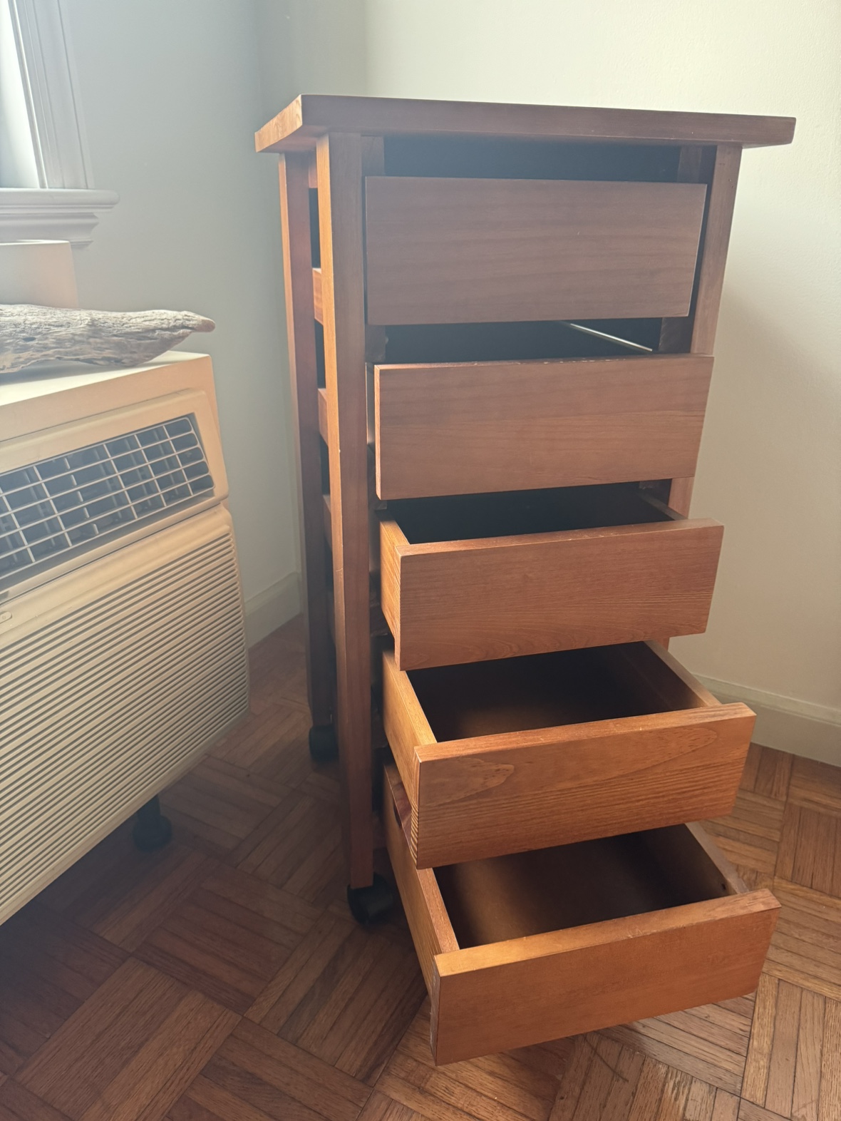 File cabinet, chest of drawers, on wheels