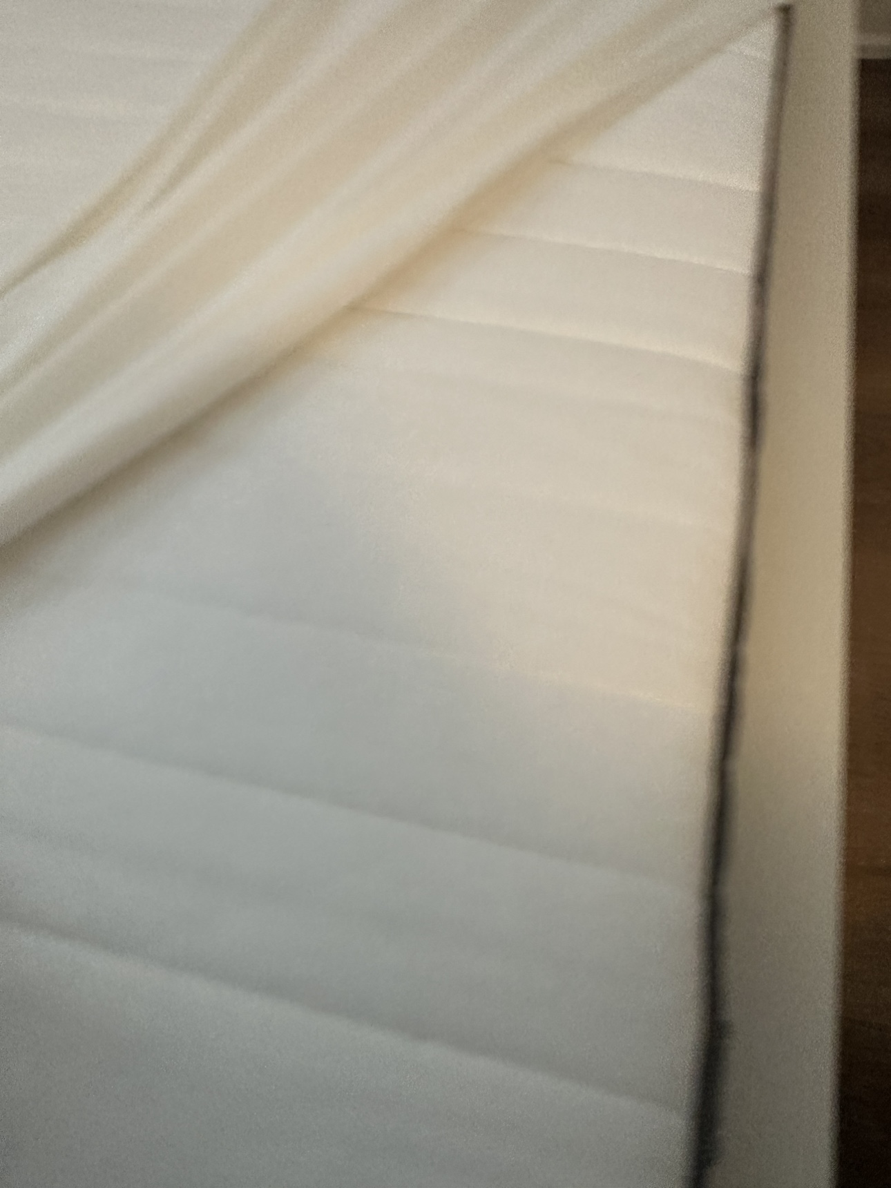 White bed and mattress. (Twin size) - photo 3