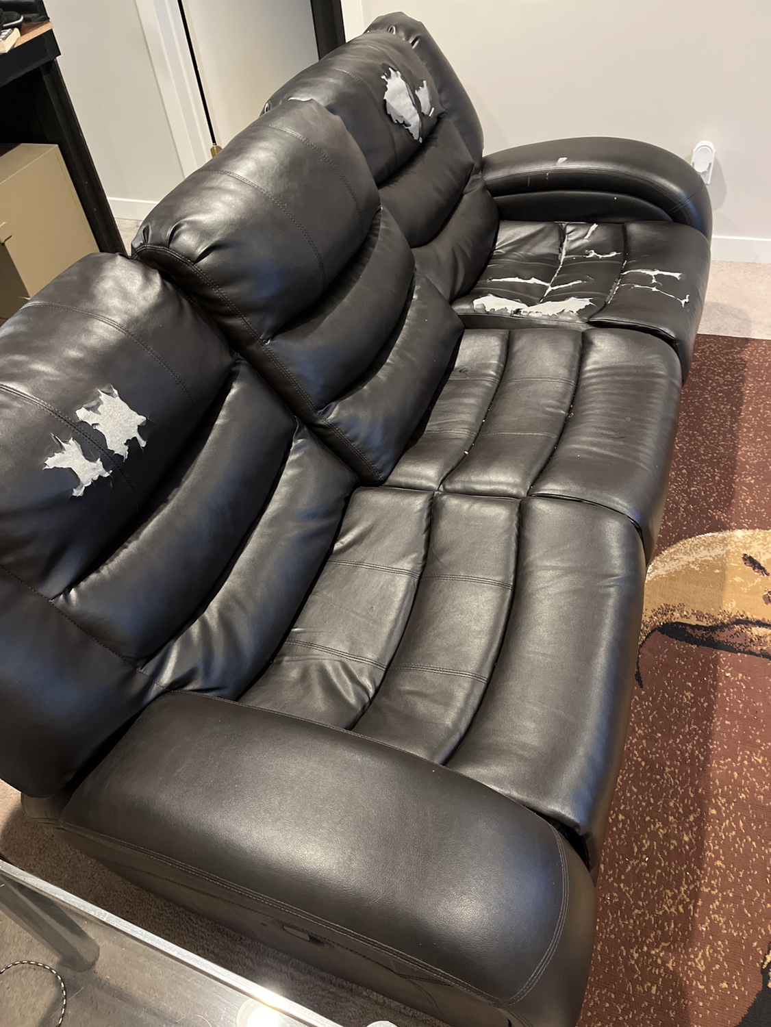 Free Manual reclining Sofa - photo 2