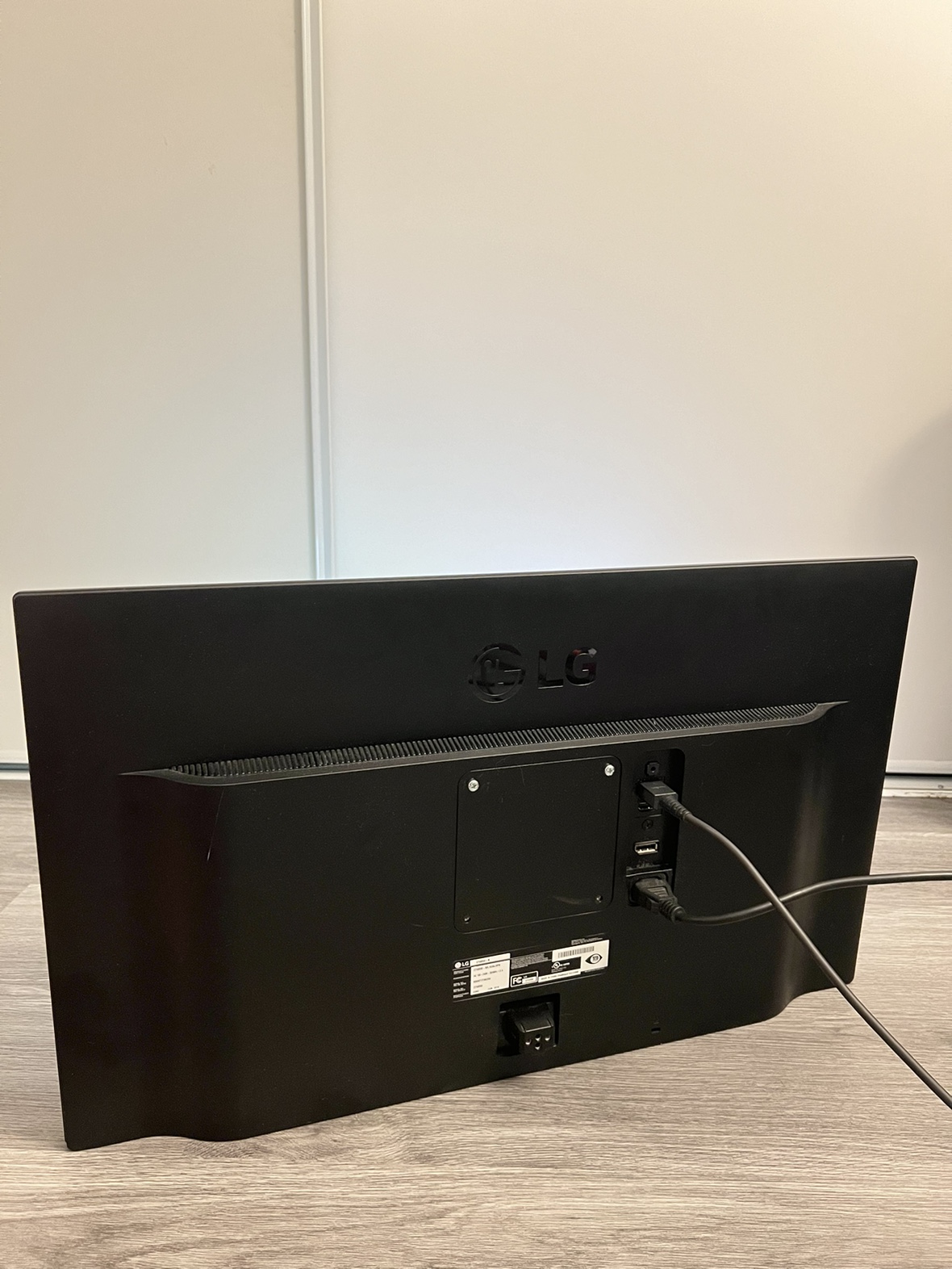 LG 27” 4K UHD Monitor - photo 5