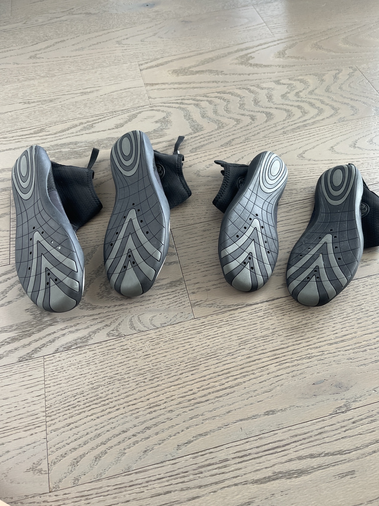 2 Pair Beach Shoes