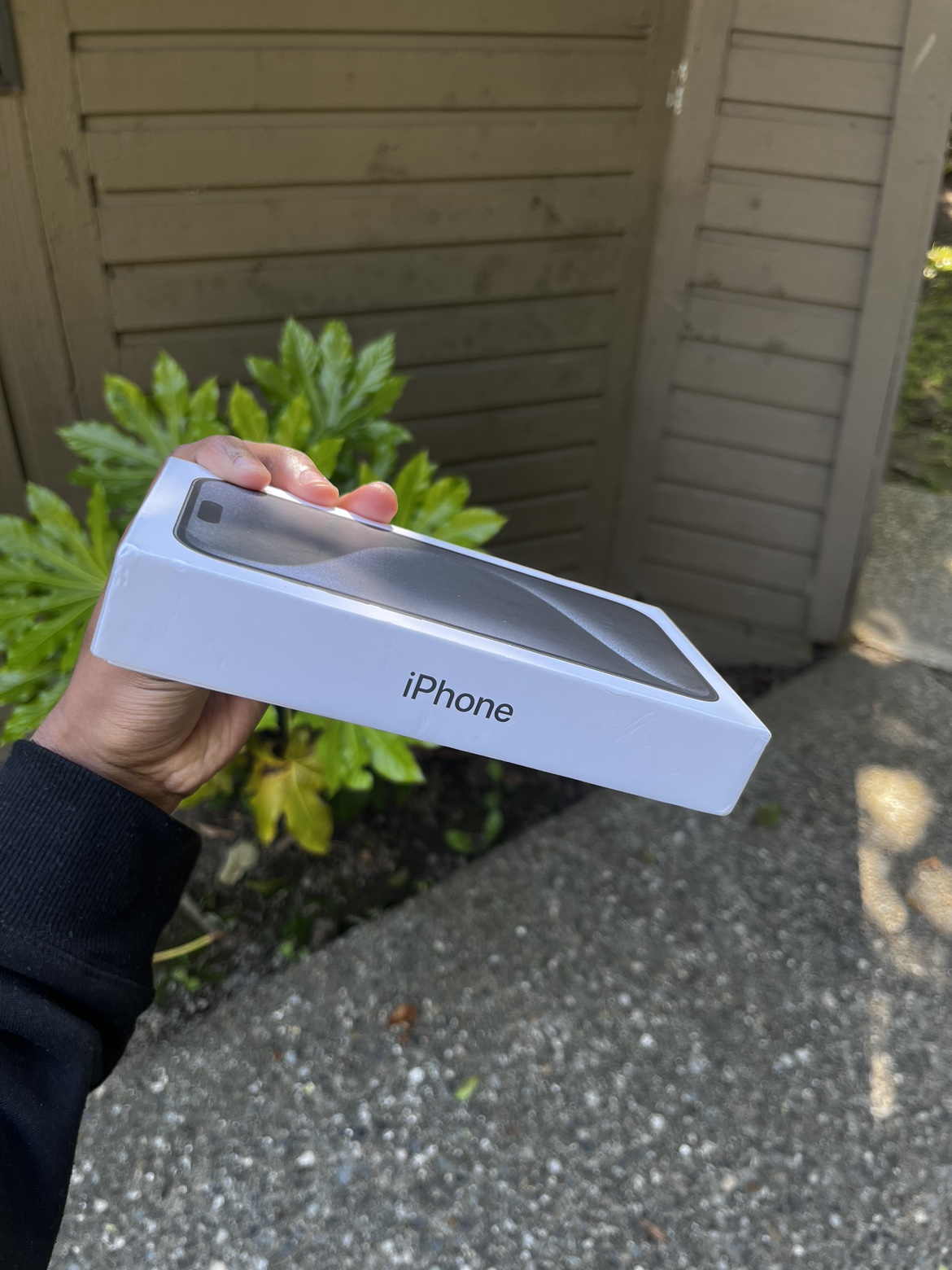 iPhone 15 Pro Max - photo 2