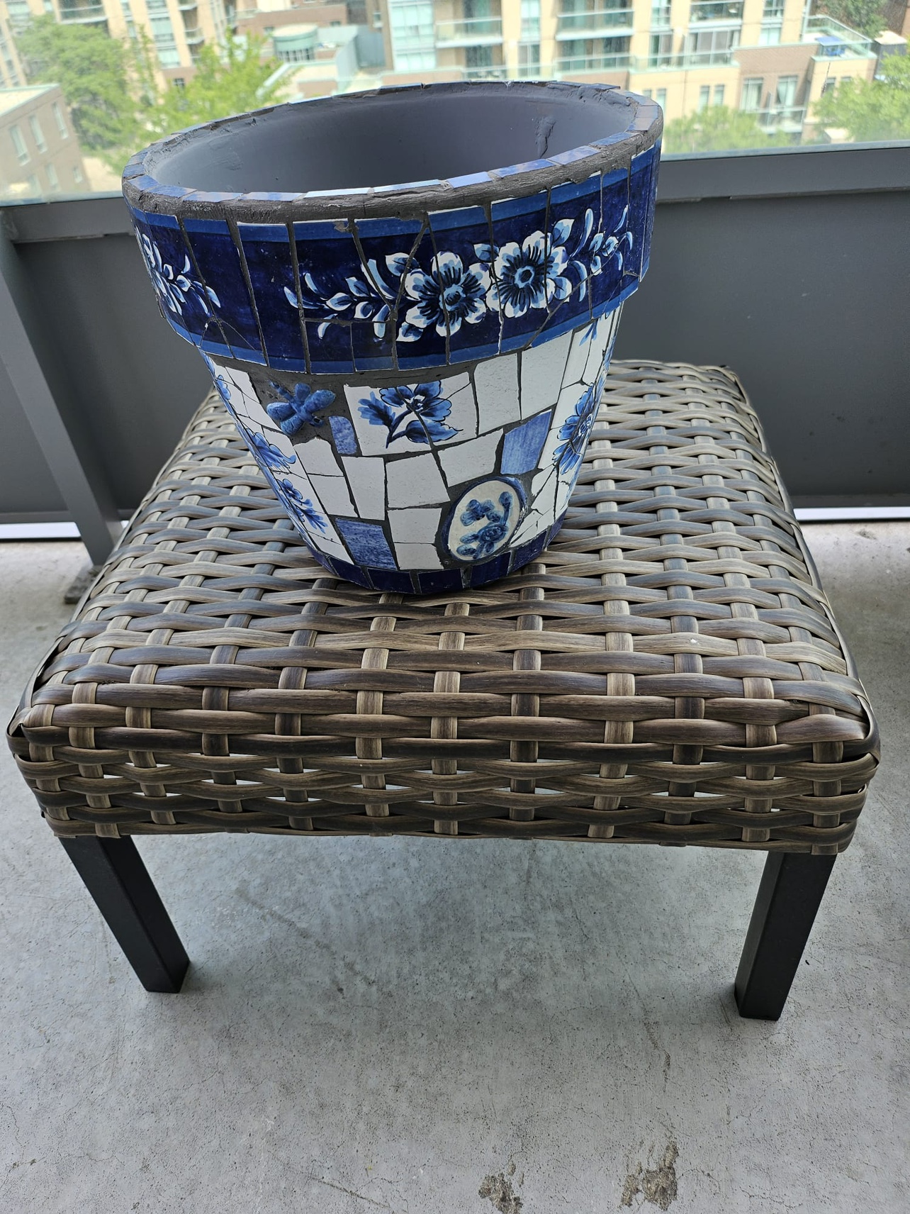 Plant pot