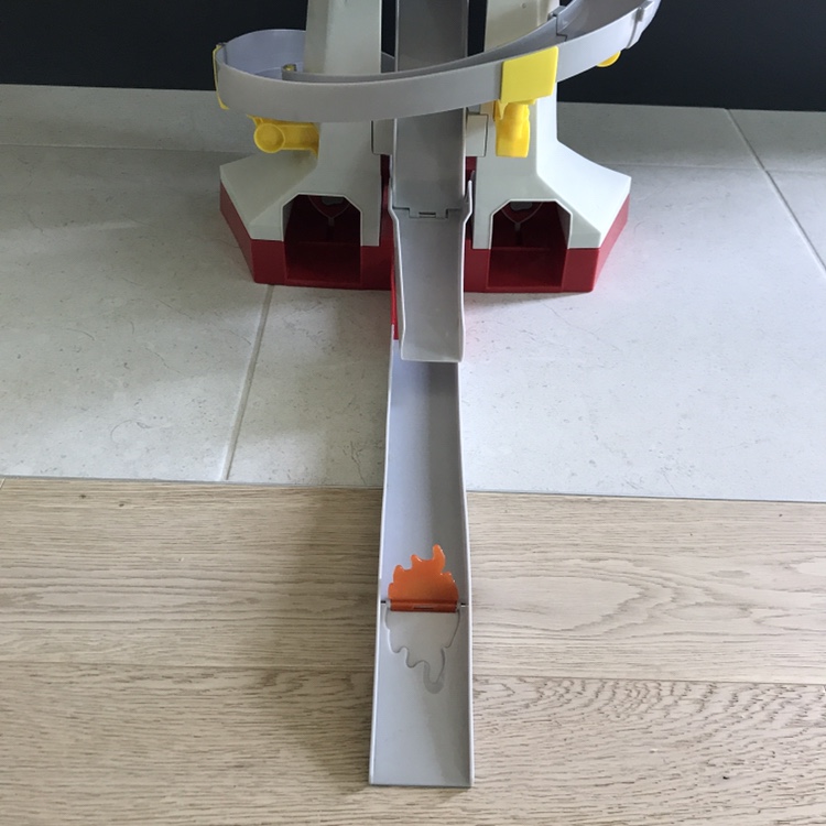 Paw Patrol, True Metal Adventure Bay Rescue Way Toy Playset image indicator(5)