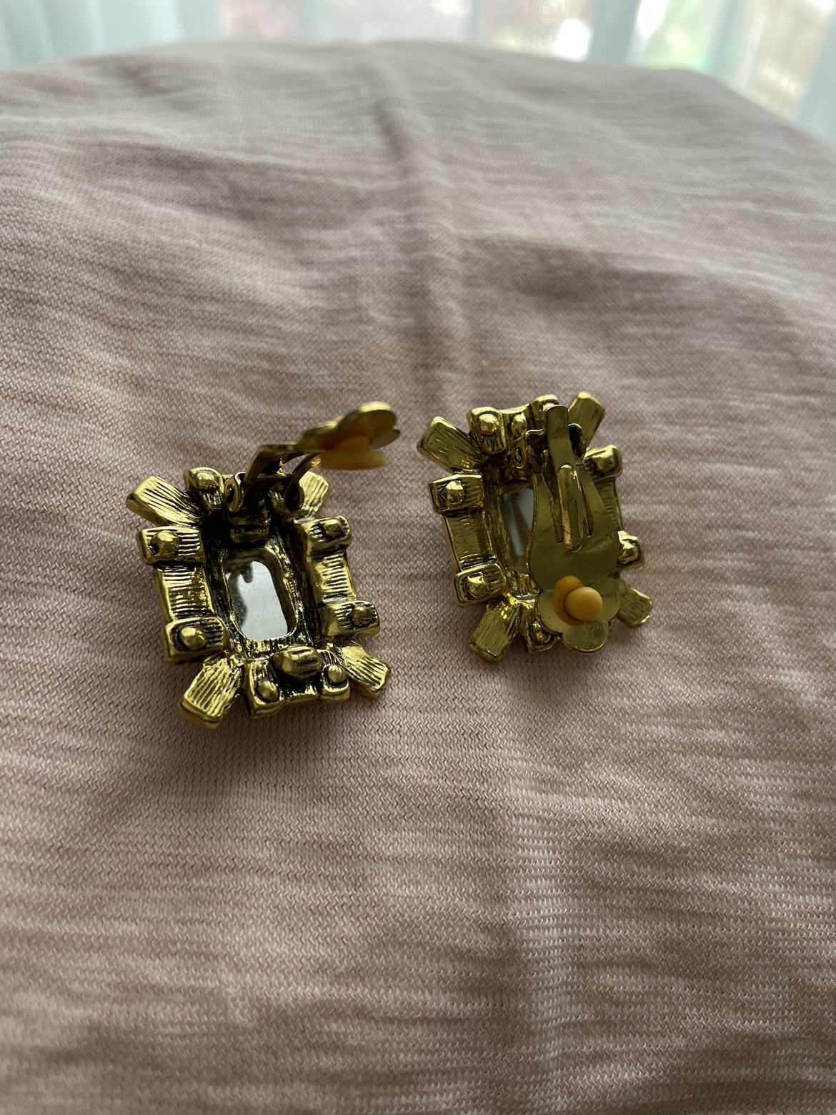 Clips ( earrings) image indicator(4)