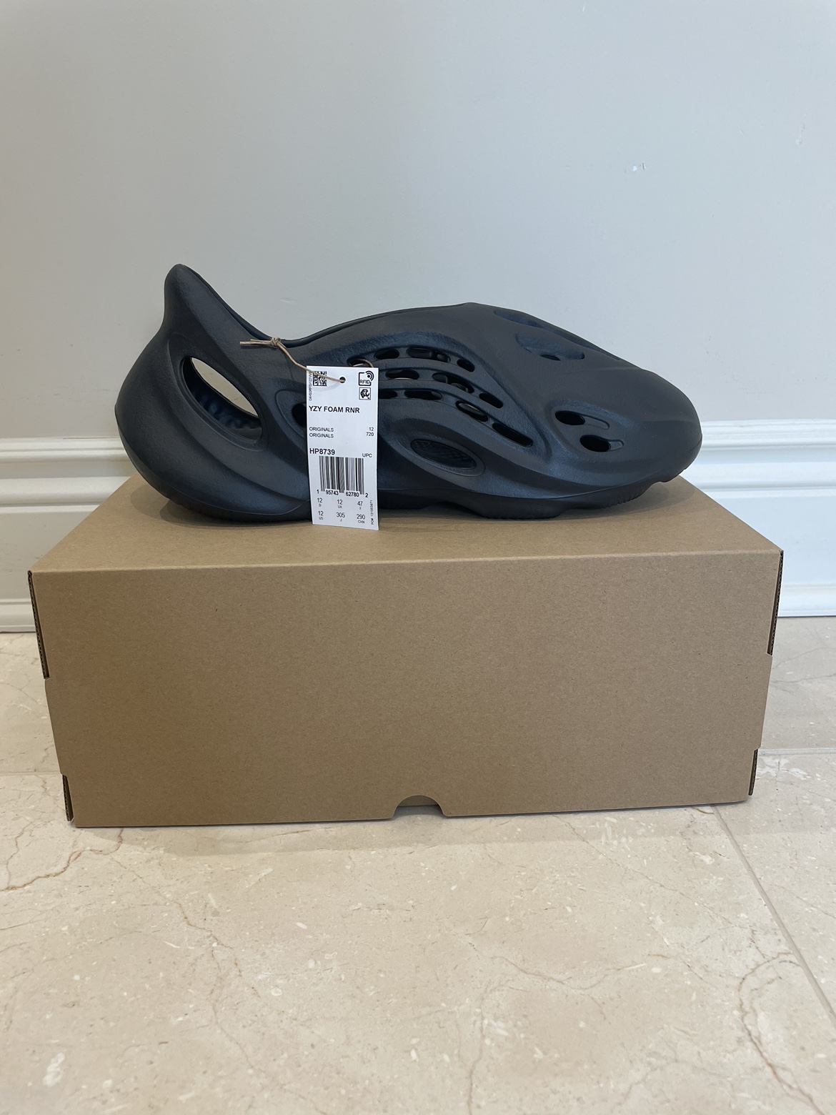 Yeezy Foam Runner Onyx thumbnail