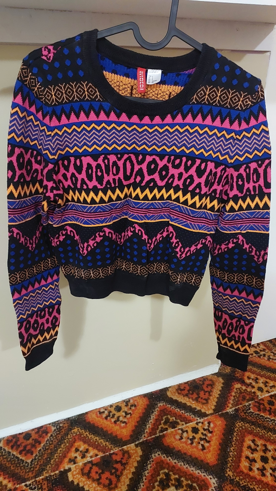 H&M cropped sweater image indicator(2)