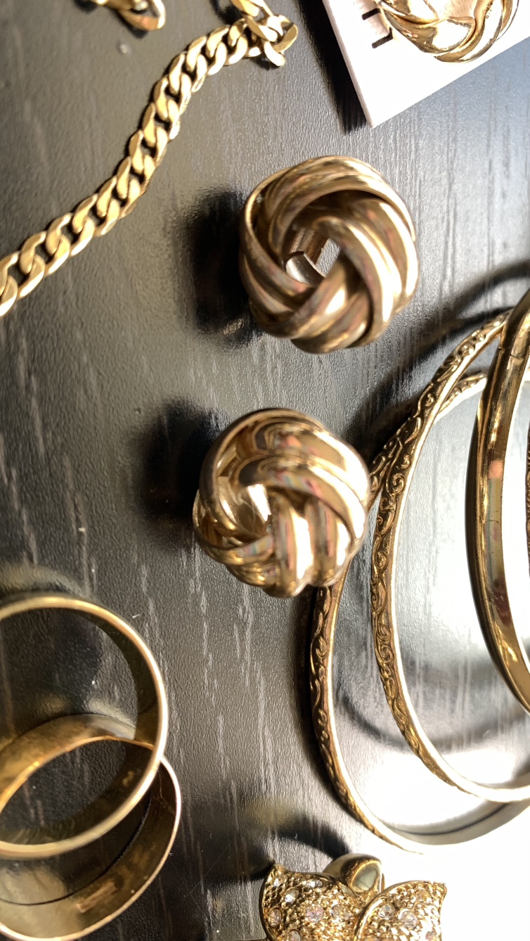 Various golden accessories - photo 3